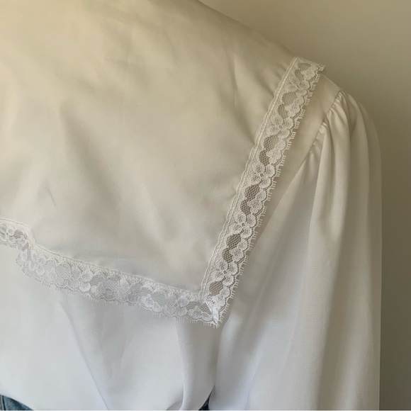 v i n t a g e :: Pleated Oversized Dainty Puritan Lace Collar Blouse - Picture 12 of 16